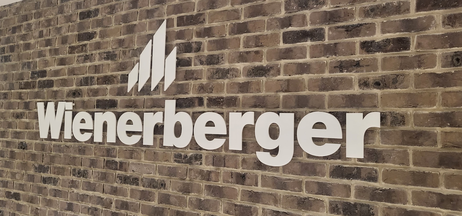 Hrubé opálové logo Wienerberger